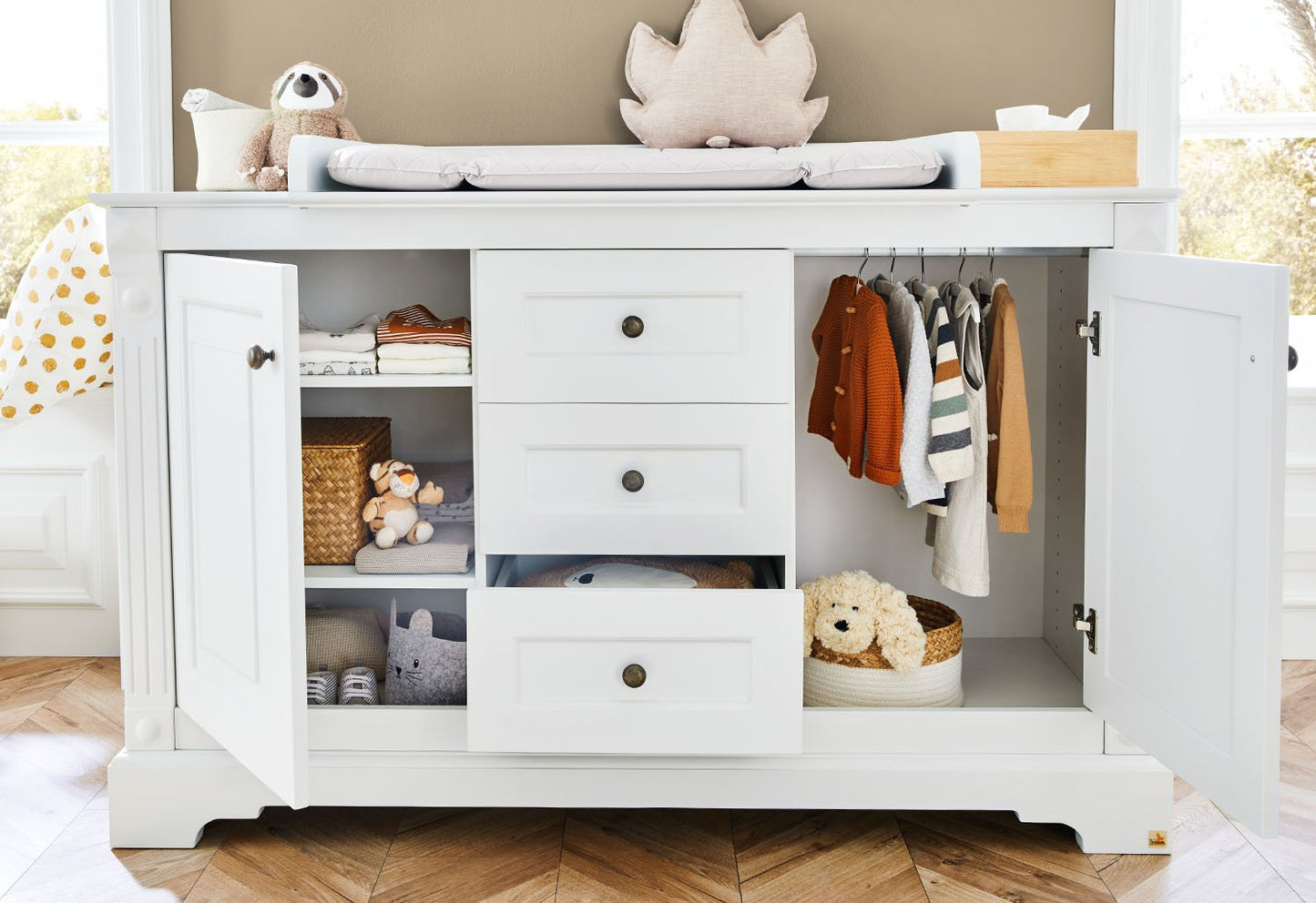 Starter set 'Emilia' extra wide
2 parts: cot, extra wide changing table
