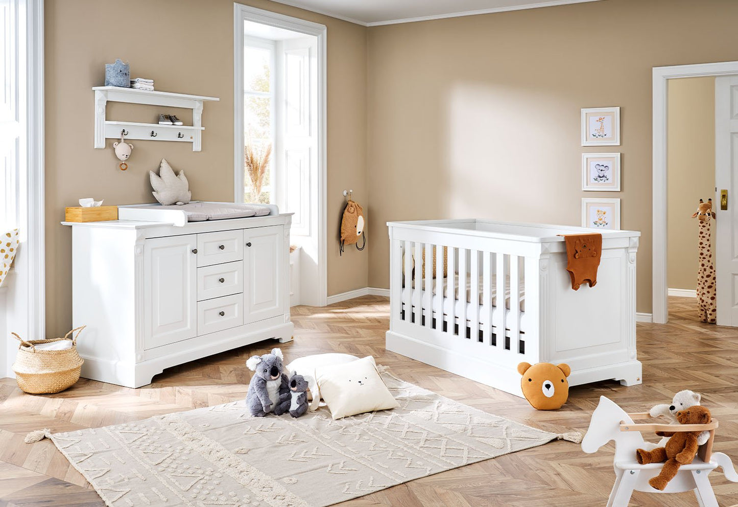 Starter set 'Emilia' extra wide
2 parts: cot, extra wide changing table