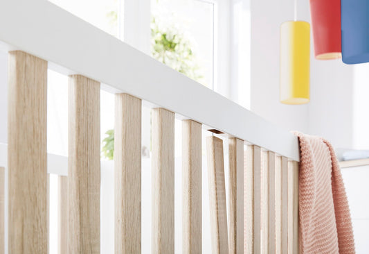 Kinderzimmer 'Lumi' extra breit groß
3-teilig: Kinderbett, extra breite Wickelkommode, großer Kleiderschrank