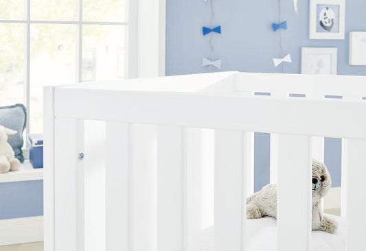 Kinderzimmer 'Move' breit groß
3-teilig: Kinderbett, breite Wickelkommode, großer Kleiderschrank