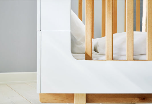 Baumschule 'Boks' extra breit groß
3-teilig: Kinderbett, extra breite Wickelkommode, großer Kleiderschrank