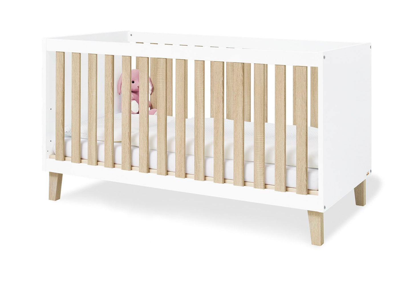Kinderzimmer 'Lumi' extra breit
3-teilig: Kinderbett, extra breite Wickelkommode, 2-türiger Kleiderschrank